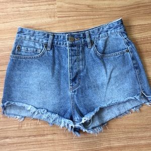 Amuse Society High Waisted Shorts Size 27